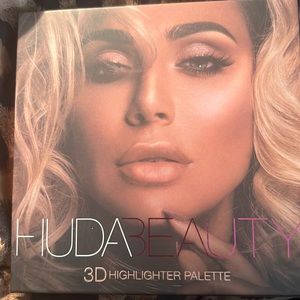 HUDA BEAUTY 3D Highlighter palette Pink Sands